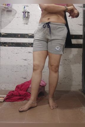 Priya Bhabi Full Open Body Hot Exercise in Bathroom
