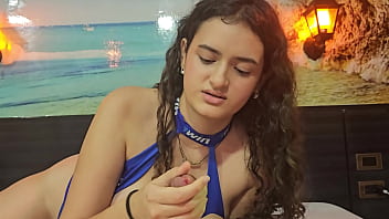 Latina de grandes tetas hace una masturbacion guiada hasta el orgasmo