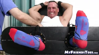 Mature hunk tied up and tickled on his bare feet