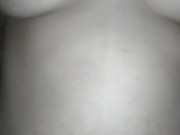 A ella le encanta montar vergas