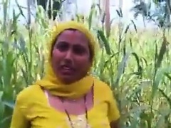 Indian Woman Flashing Her Pussy