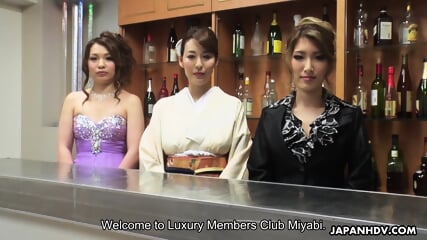 Akari Asayaki, Suzu Miyano Y Yume Mizuki Dandole Al Patron