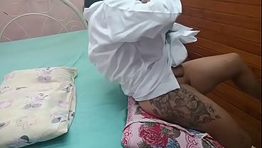 ENFERMEIRA GOSTOSA NAS SUAS HORAS DE FOLGAS N&Atilde_O PERDOA