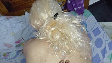 Travesti sexy mama la vergota de 25 cm Ronny, luego cabalga su polla erecta y después la folla en la posición del misionero y en la del perrito y lo hace derramar toda su leche