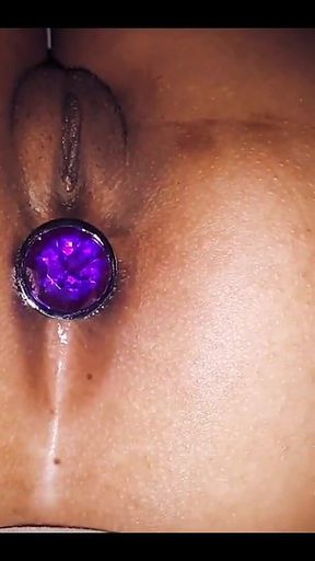 Sexy and Big Ass Mexican Receives Sexy Purple Anal Plug She Has a Very Hot Anus