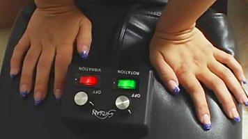 Nympho BrAndi Belle finds real pleasure sitting her twat on a fucking machine