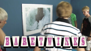 Nathan Stratus le hace una mamada a Ryan Connors antes de que le follen el culo