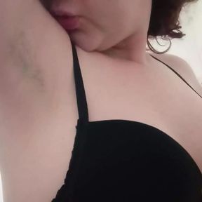 I want someone to rub their cock in my armpits