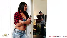 Sizzling hot beauty Makayla Cox goes nuts when she gets fucked