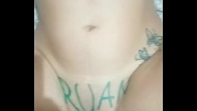 Casada Pede pro Comedor Amigo do Corno Escrever o Nome e Gozar em Cima sem Camisinha