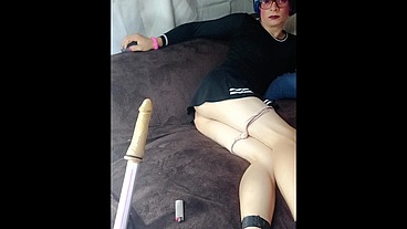 Penetracion Anal - Jovencita Caliente mariqutas - LadyBoy Jugando con Gran Dildo- Tranny - Ruby Queen