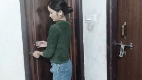 Little step sister ko ghar band kar ke chod diya