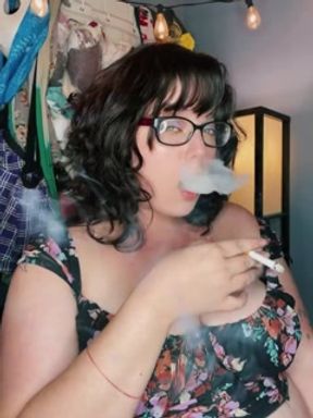 BBW Smokes a Cigarette &amp; Jiggles