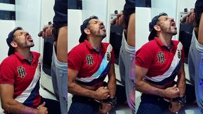 tomando mijao quente do negao direto da fonte .fetiches ousados