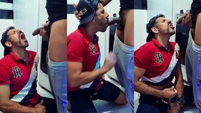 tomando mijao quente do negao direto da fonte .fetiches ousados