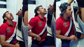 tomando mijao quente do negao direto da fonte .fetiches ousados