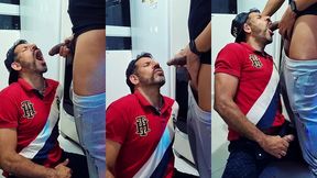 tomando mijao quente do negao direto da fonte .fetiches ousados