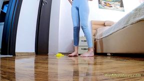Pee in my tights while cleaning the house