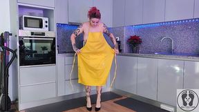 chubby waitress masturbates in the kitchen wearing an apron