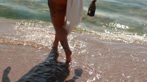 Let's jump in the sea together!