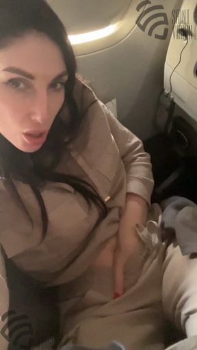 A porn star liza Virgin fucked herself on a plane