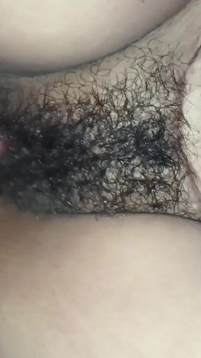 MAST CHUDAI NIGHTI ME HO GAY BHABHI KI CHUT PAR BADE BADE BAL PANI CHOD DIYA CHUT SE   Clip 1