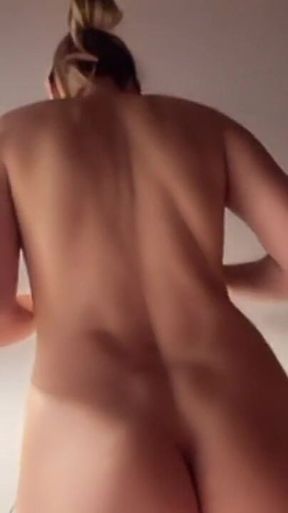 The Hottest 18 Years Old Girl Ass Slow Twerk Meditation