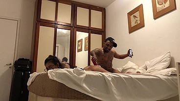 Pistolinha anão chamou seu amigo para dividir sua amiga os dois comer ela junto que gostosa isso sim é amigo