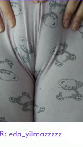 CAMELTOE- MASTURBATE WITH PAJAMAS- RUBBING PUSSY WITH PAJAMAS   Clip 1