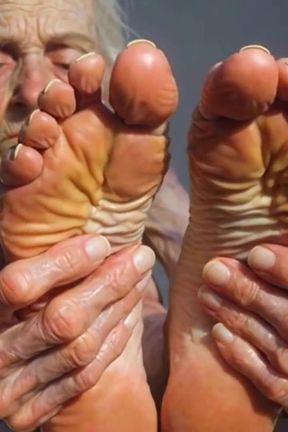 Granny Foot Oil Play - Self Massage Makes Her Horny and Dripping