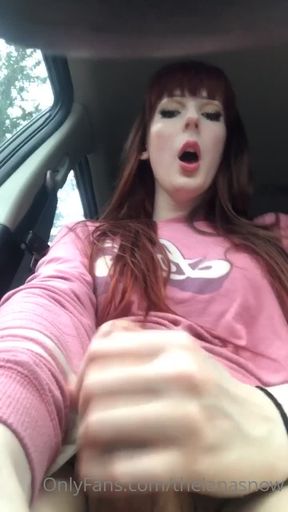 Redhead car masturbation