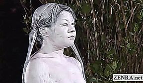 Subtitled Japanese public park statue fountain prank