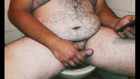 Fat Macho Bear Masturbates While Watching Porn On His Cell Phone