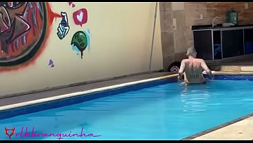 vazou no xvideos tatuado chupando famosinha na piscina da mansao