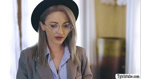 Shemale bridee Korra Del Rio licks and fucks Snappers pussy