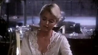 熟女大屁股熟女 Jody Maxwell 和 Juliet Anderson 被肛交