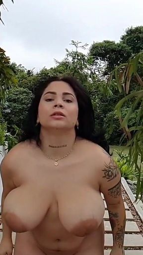 Busty Bikini Babe Kim Velez