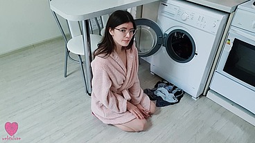 My girlfriend was NOT stuck in the washing machine and caught me when I wanted to fuck her pussy