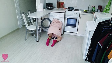 My girlfriend was NOT stuck in the washing machine and caught me when I wanted to fuck her pussy