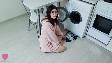 My girlfriend was NOT stuck in the washing machine and caught me when I wanted to fuck her pussy