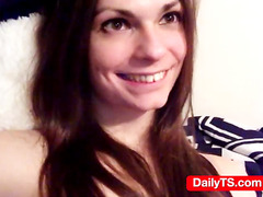 Dailyts.com Smiling brunette tranny webcam