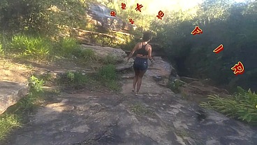 Levei ela pra conhecer a ponte que o trem passava!!! A Safada BombomD4 começou Chupar... Os Guardas chegou!!! "Sem Cortes"