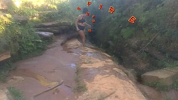 Levei ela pra conhecer a ponte que o trem passava!!! A Safada BombomD4 começou Chupar... Os Guardas chegou!!! "Sem Cortes"
