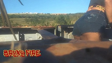 Levei ela pra conhecer a ponte que o trem passava!!! A Safada BombomD4 começou Chupar... Os Guardas chegou!!! "Sem Cortes"