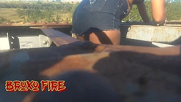 Levei ela pra conhecer a ponte que o trem passava!!! A Safada BombomD4 começou Chupar... Os Guardas chegou!!! "Sem Cortes"