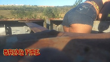 Levei ela pra conhecer a ponte que o trem passava!!! A Safada BombomD4 começou Chupar... Os Guardas chegou!!! "Sem Cortes"