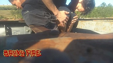 Levei ela pra conhecer a ponte que o trem passava!!! A Safada BombomD4 começou Chupar... Os Guardas chegou!!! "Sem Cortes"