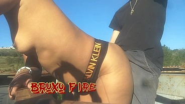 Levei ela pra conhecer a ponte que o trem passava!!! A Safada BombomD4 começou Chupar... Os Guardas chegou!!! "Sem Cortes"