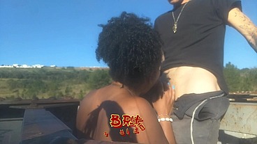 Levei ela pra conhecer a ponte que o trem passava!!! A Safada BombomD4 começou Chupar... Os Guardas chegou!!! "Sem Cortes"
