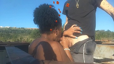Levei ela pra conhecer a ponte que o trem passava!!! A Safada BombomD4 começou Chupar... Os Guardas chegou!!! "Sem Cortes"